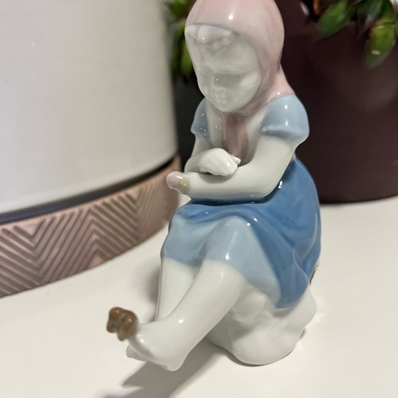 GEROLD PORZELLAN BAVARIA WEST GERMANY GIRL WITH BUTTERFLY FIGURINE - Picture 6 of 12